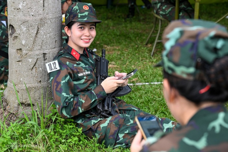 1750843766-huy-4026-jpg-1457-width1200height800 Nữ quân nhân lần đầu hợp luyện trước diễu binh 2/9 - 11