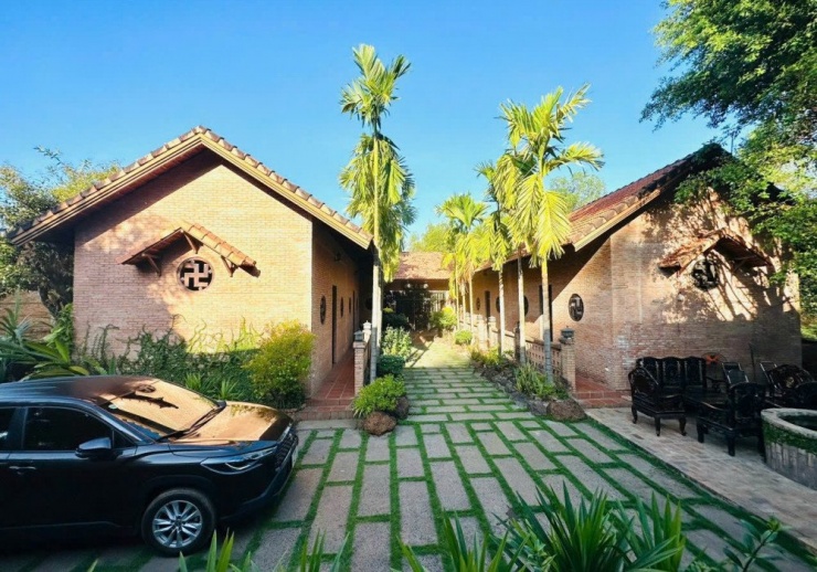 1750902207-batch-z9-9b5dd9758d9334d52b9b2bc5bb-width1000height700 Biệt phủ của Hoàng Mập được xây theo lối cổ xưa, tam hợp viện (gồm 3 căn nhà xây theo hình chữ U).