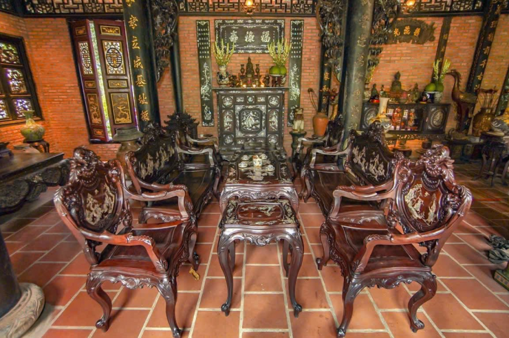 1750902208-hm7-width1152height765 Dù không tiết lộ chính xác số tiền bỏ ra để xây dựng cơ ngơi này nhưng Hoàng Mập có lần chia sẻ trên báo giới rằng, chỉ riêng chiếc giường ngủ cũng được anh mua với giá 2,3 tỷ đồng.