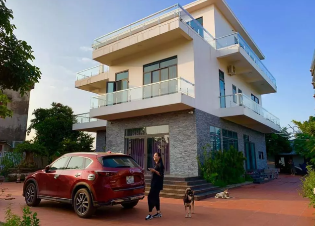 Vợ chồng Hữu Công đang gây chú ý trên MXH: Từng dính nghi vấn ‘né thuế’, sở hữu tài sản