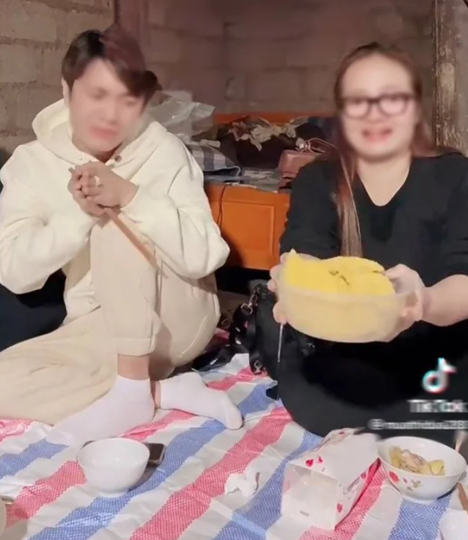 Hoàng Hường trong clip nói về mèn mén