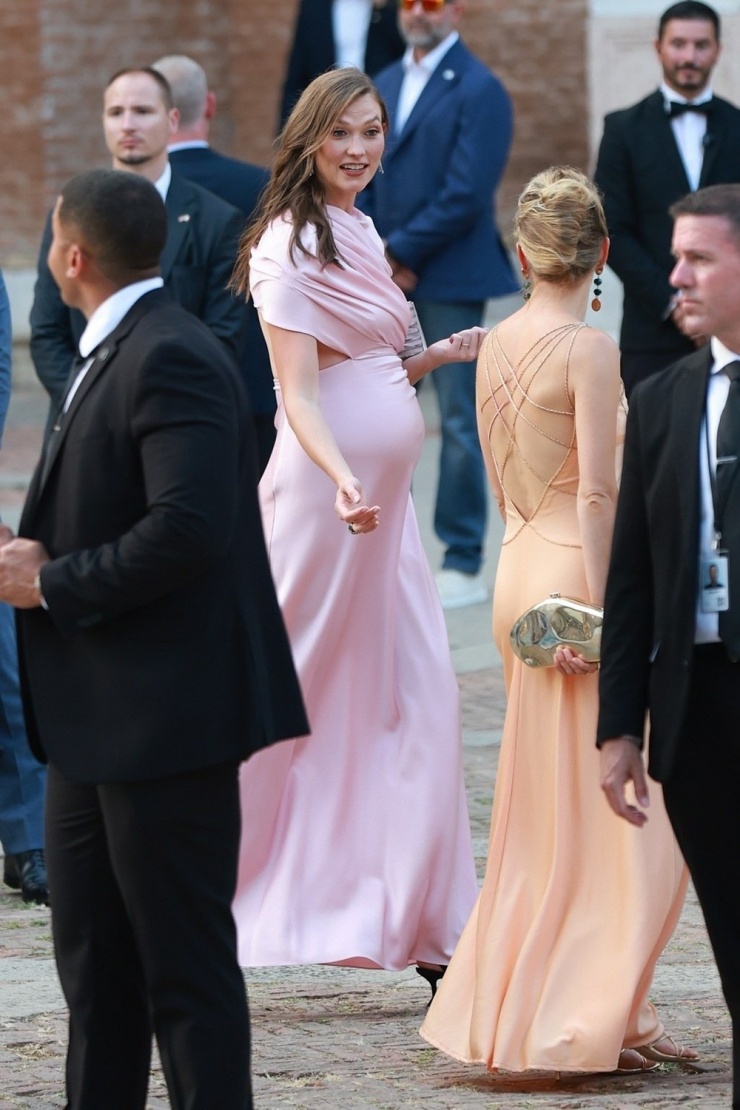 Siêu mẫu Karlie Kloss, 33 tuổi. Cô mang thai con thứ ba với doanh nhân Joshua Kushner. Ảnh: Backgrid