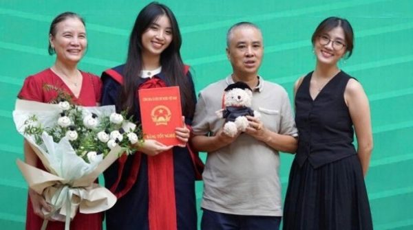 Mẹ tiến sĩ, bố kỹ sư, hai con giỏi giang: Tình yêu giúp dựng lên mái ấm 1751086967 404 thumbnail width740height495 anh cat 3 2 auto cropjpg