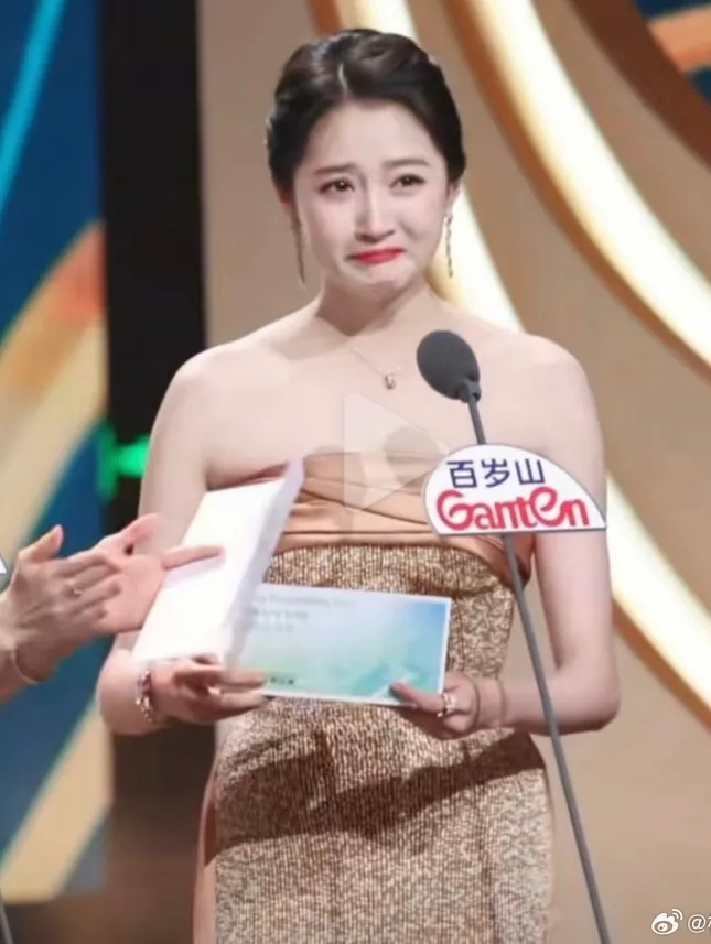 Người khiến Lưu Diệc Phi bỏ về - 4