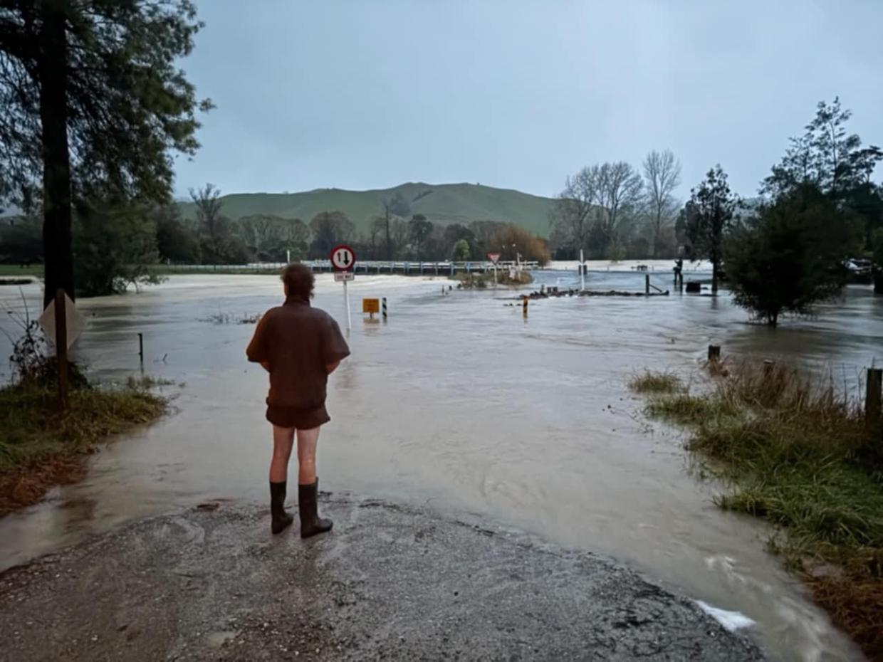 New Zealand biến thành sông vì ngập lụt: Khung cảnh sốc khi New Zealand biến thành sông vì ngập lụt: Khung cảnh sốc khi