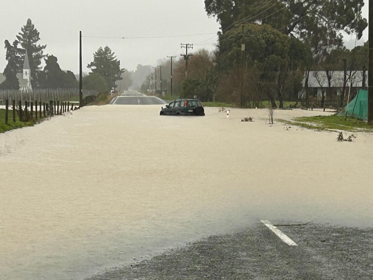 New Zealand biến thành sông vì ngập lụt: Khung cảnh sốc khi New Zealand biến thành sông vì ngập lụt: Khung cảnh sốc khi