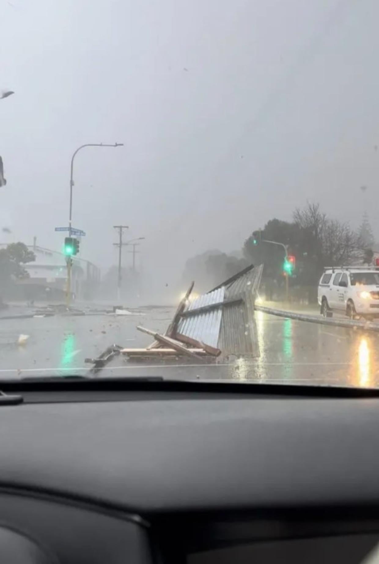 New Zealand biến thành sông vì ngập lụt: Khung cảnh sốc khi New Zealand biến thành sông vì ngập lụt: Khung cảnh sốc khi