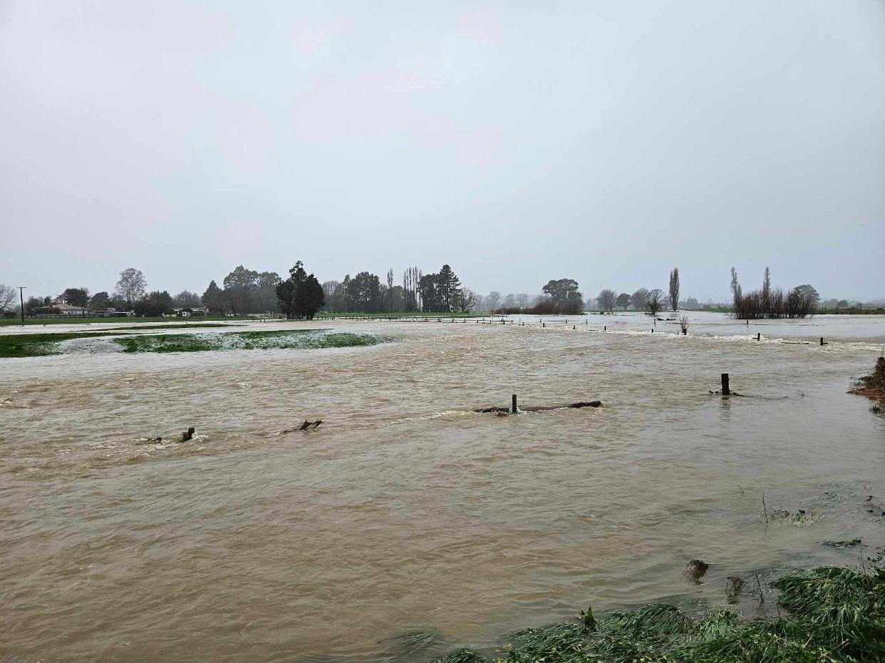 New Zealand biến thành sông vì ngập lụt: Khung cảnh sốc khi New Zealand biến thành sông vì ngập lụt: Khung cảnh sốc khi