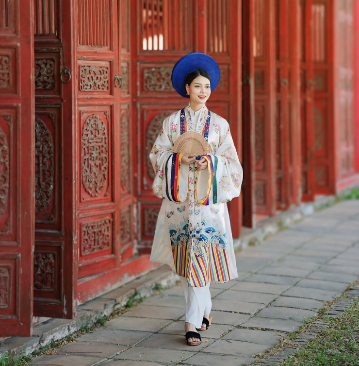 Nhan sắc vợ sắp cưới của HLV Văn Sỹ Sơn - 8