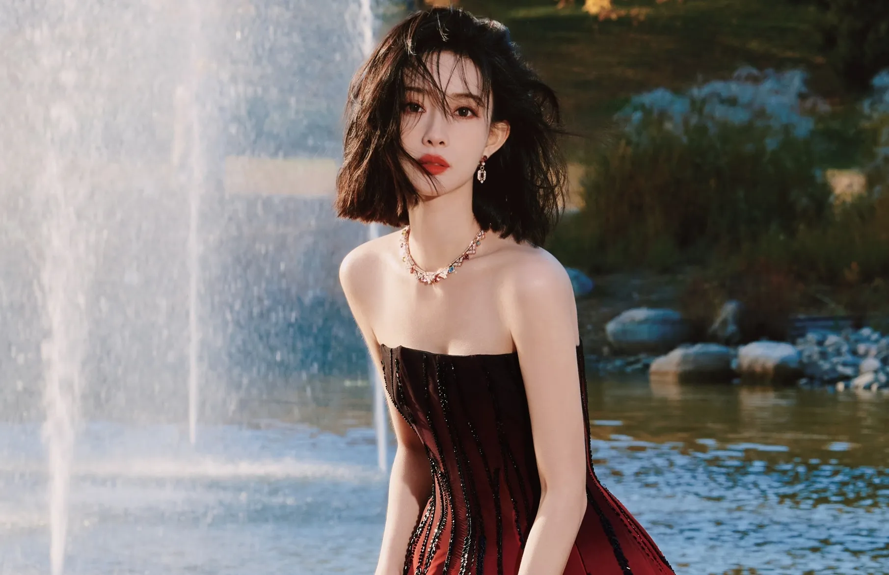 Trước đó, Mạnh Tử Nghĩa cũng tạo được ấn tượng trong các phim như Trần tình lệnh, Luận anh hùng ai xứng anh hùng, Thế giới kiếm hiệp Kim Dung ... Nhưng trong các dự án này cô chỉ đóng vai phụ. Cửu trọng tử là vai nữ chính có sức nặng đầu tiên của Mạnh Tử Nghĩa, phim thành công giúp danh tiếng của cô thăng hạng.