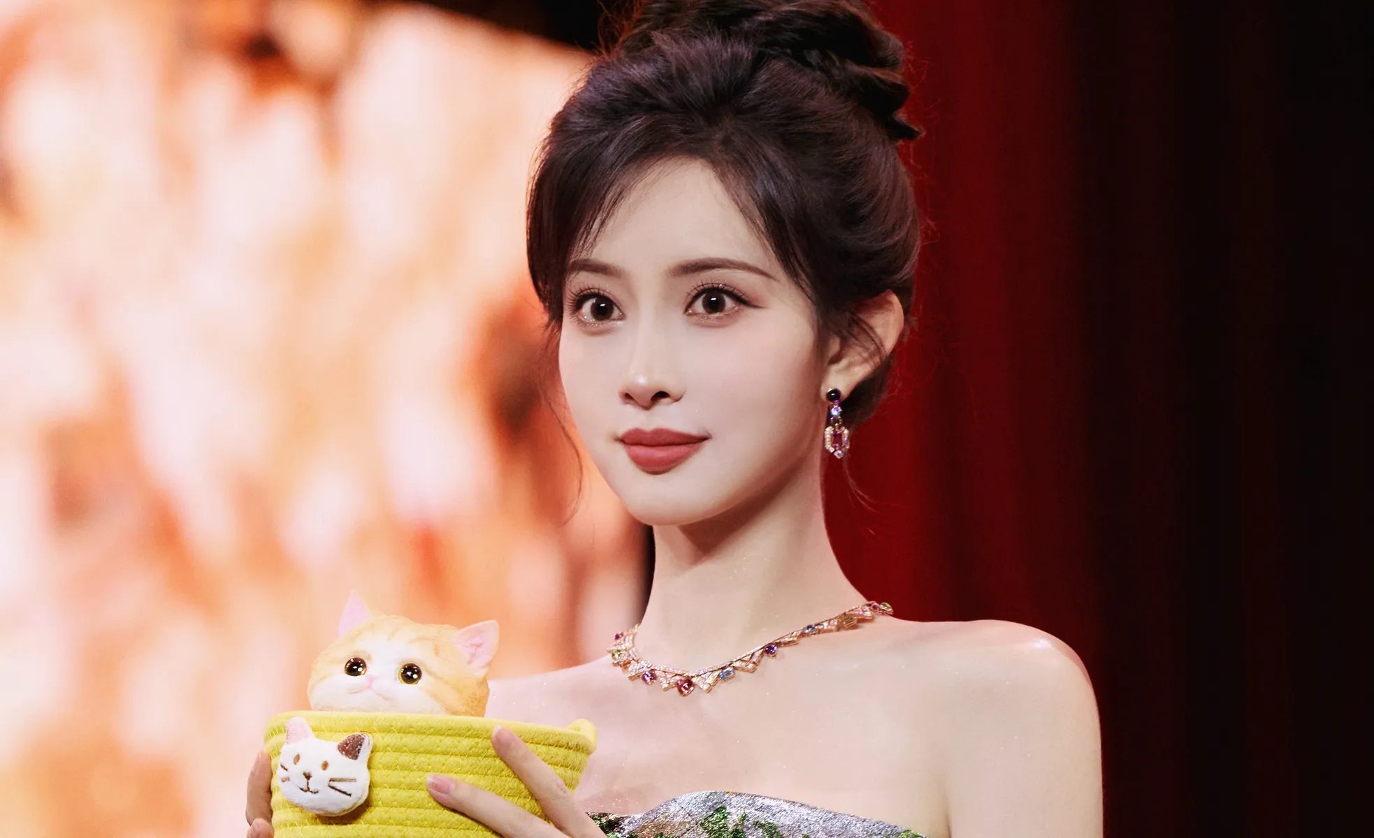 Mỹ nhân đẹp tới mức bị cắt vai 1751375146 manh tu nghia5 8678 111 widthheight