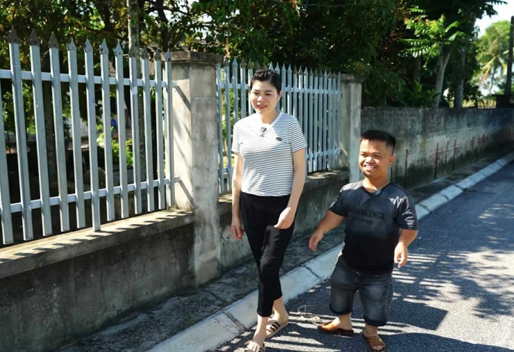 Cuộc sống tuy còn nhiều khó khăn nhưng cả hai sống yên bình, hạnh phúc bên nhau.