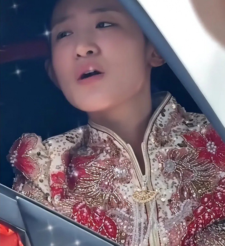 Cô dâu bỏ trốn vì đòi thêm 400 triệu sính lễ không được, bị cả làng chặn xe - 1