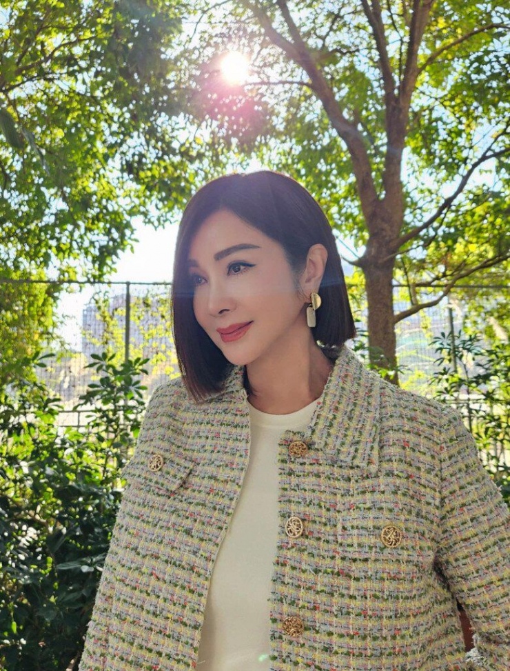 Trần Mỹ Phượng ở tuổi 69 vẫn sở hữu vóc dáng gợi cảm, trẻ trung như tuổi 40.