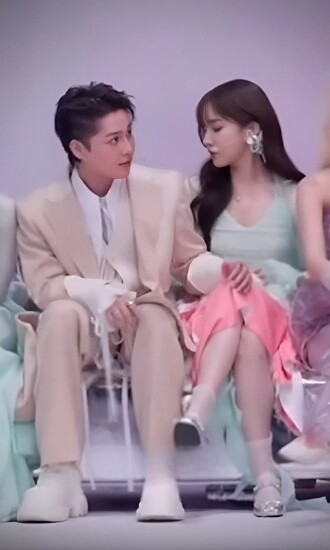 1751861148-23-21010-width330height550 Khán giả chỉ chờ ngày cả hai công khai nữa mà thôi.