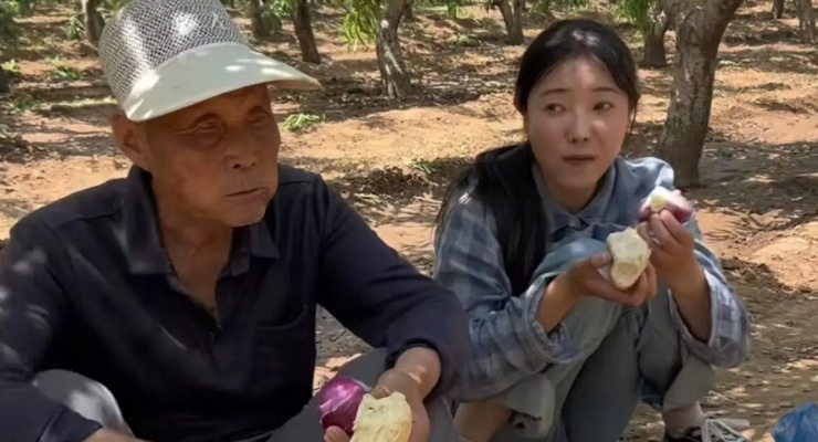 Những video ghi lại cuộc sống thường ngày của Phúc Quý được cộng đồng mạng đón nhận. Ảnh: Sohu