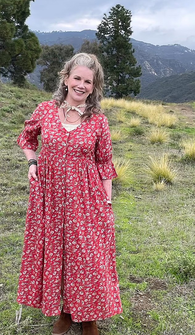 1752196888-me-8417-8445-7362-9261-width633height1085 Melissa Gilbert hiện tại.