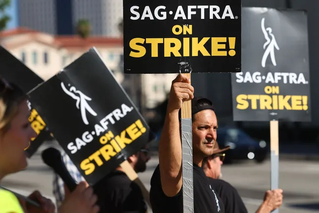 1752197319-video-game-performers-are-going-6730-8093-width645height430 Kết cục vụ 3.000 diễn viên đồng loạt bỏ làm, đòi tăng lương - 1