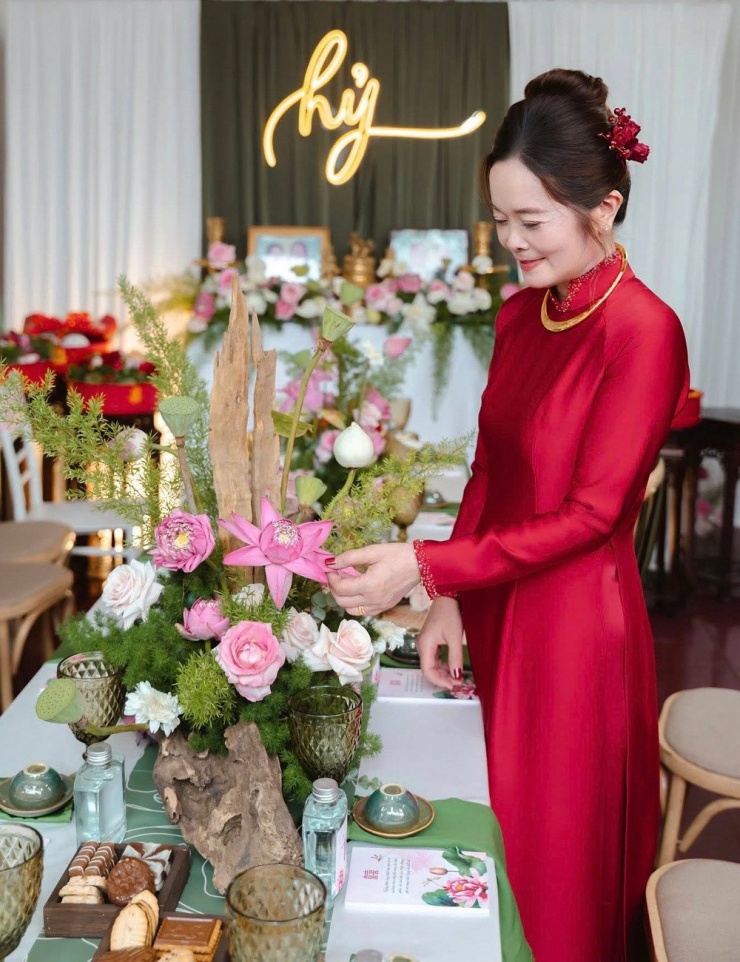 Ở vậy suốt 25 năm, mẹ được con trai ‘gả đi’ ở tuổi 53 làm nhiều người xúc động - 6