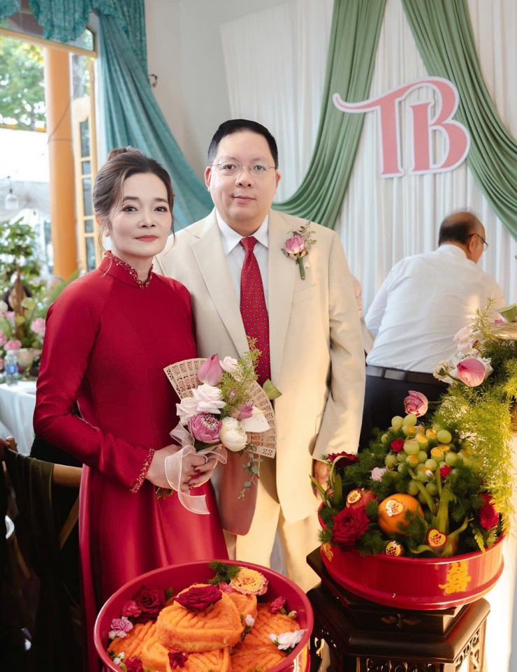 Người mẹ 25 năm ở vậy nuôi con nay đã tìm thấy hạnh phúc riêng 