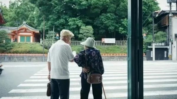 Về già mới hiểu càng hy sinh cho con cái, càng dễ bị coi là gánh nặng 1752313342 867 thumbnail width740height495 anh cat 3 2 auto cropjpg