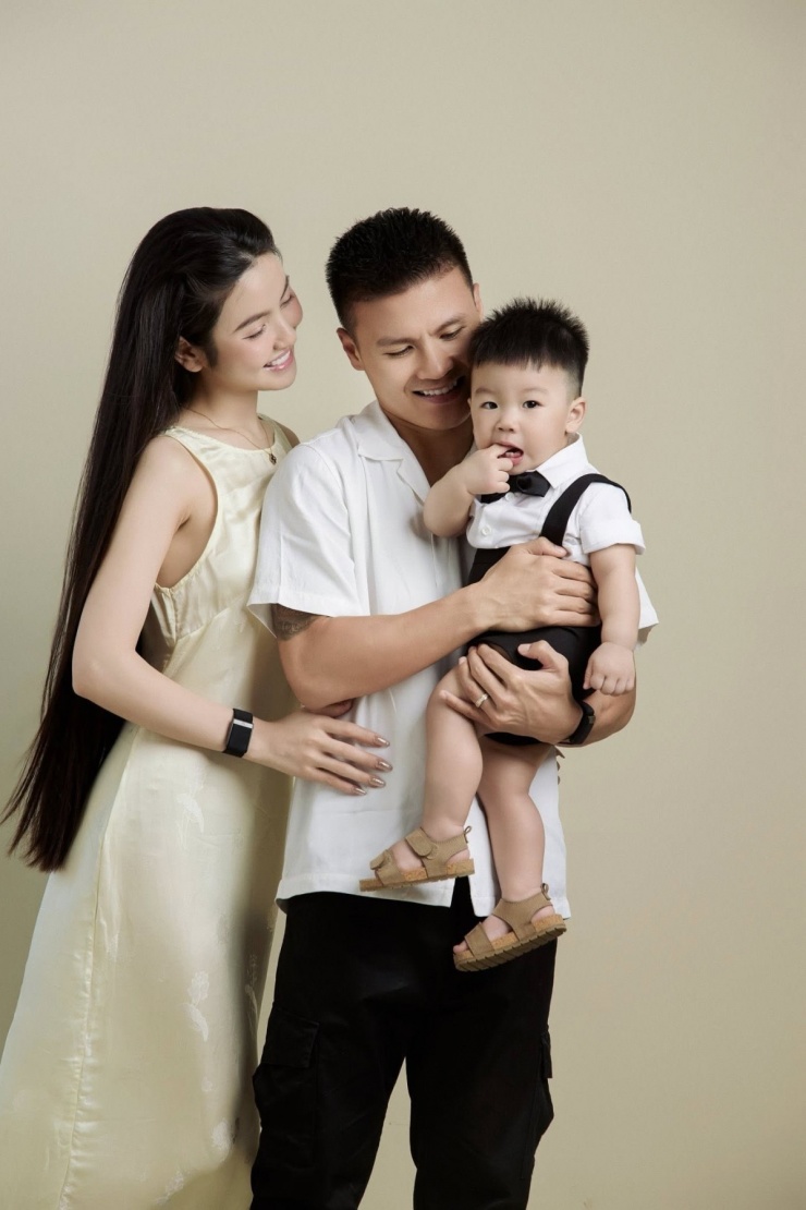 1752382506-519-3246-5-n-2931-width1200height1799 Quang Hải - Chu Thanh Huyền mừng con trai tròn một tuổi - 3