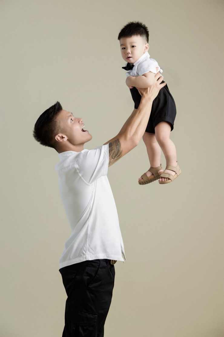 1752382506-849-6575-3-n-2931-width1200height1799 Quang Hải - Chu Thanh Huyền mừng con trai tròn một tuổi - 2