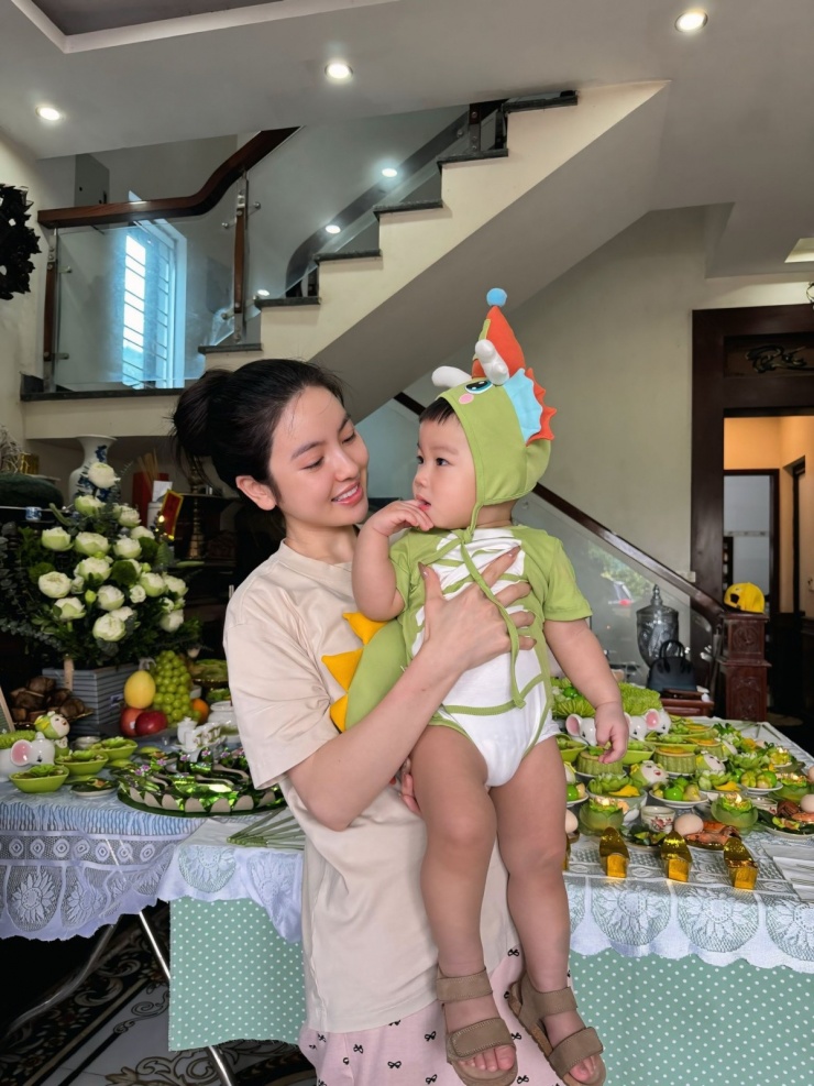1752382508-369-7-n-2935-width1200height1600 Quang Hải - Chu Thanh Huyền mừng con trai tròn một tuổi - 8