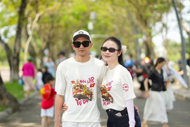 Từ khi yêu đến khi cưới, tình yêu của họ luôn nhẹ nhàng, bình yên