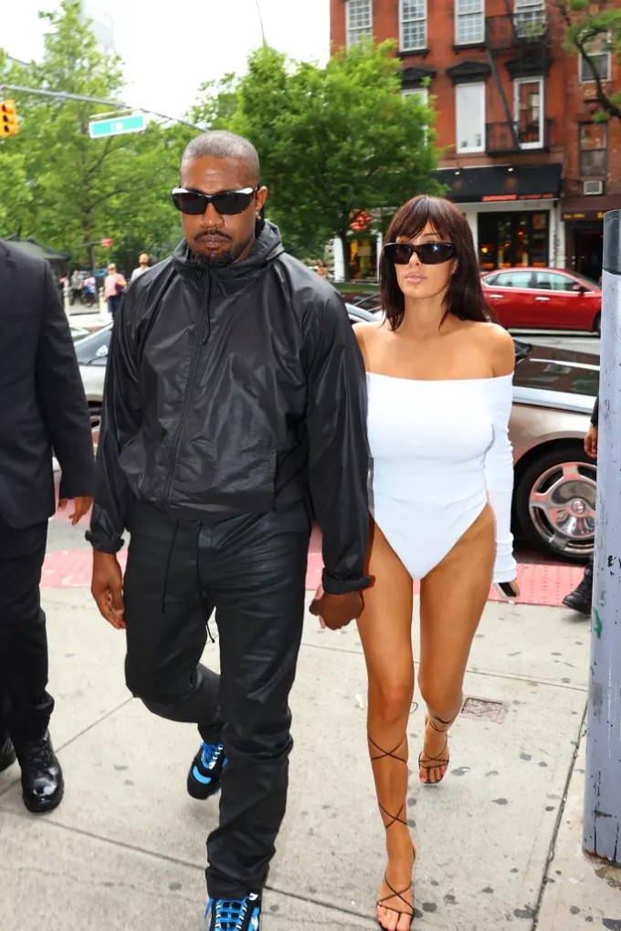 Kanye West và vợ, kiến trúc sư Bianca Censoria. Ảnh: Backgrid