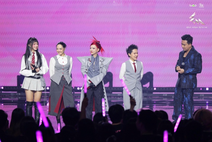 1752541119-z7-836aca8e1bc5cf99d751e94c96b627fd-width2000height1340 Cú sốc ở Em xinh - 3