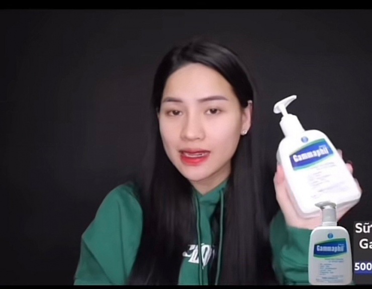 Võ Hà Linh từng quảng cáo sữa rửa mặt Gammaphil.