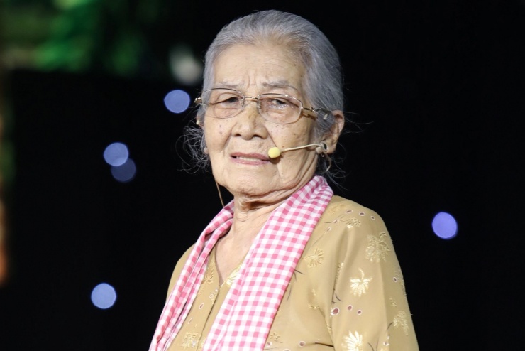 NSƯT Phi Điểu tuổi cao đi đóng phim vẫn không ít lần bị vài đoàn lờ đi việc trả cát-sê. 