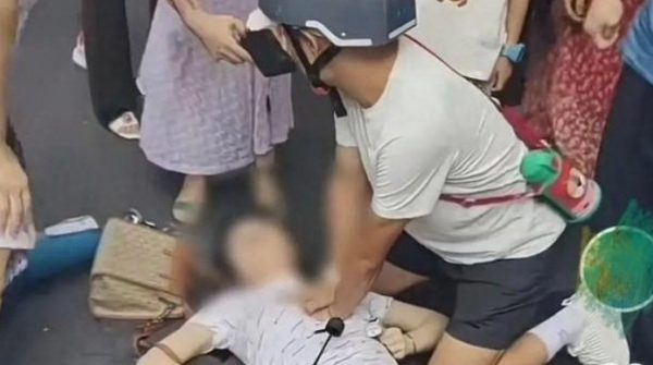 Người đàn ông sơ cứu cô gái ngất xỉu bỗng bị cư dân mạng tố sàm sỡ 1752569410 416 thumbnail width740height495 anh cat 3 2 auto cropjpg