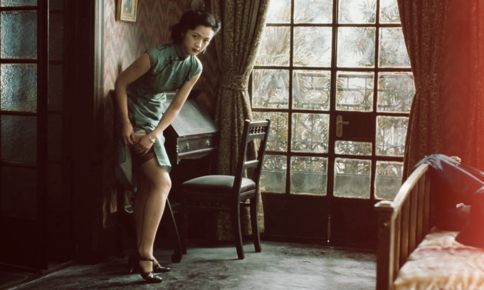 Thang Duy có nhiều khoảnh khắc gợi cảm trong phim.