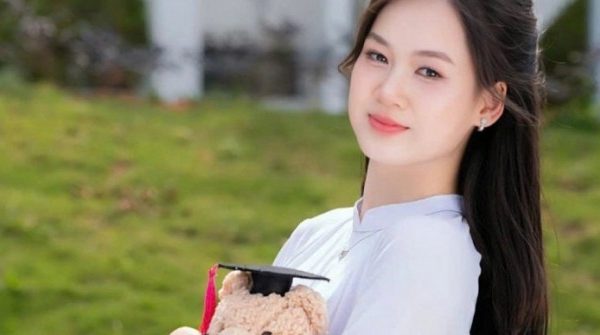 Nữ sinh chuyên Hóa là thủ khoa toàn quốc khối A00 1752638275 992 thumbnail width740height495 anh cat 3 2 auto cropjpg