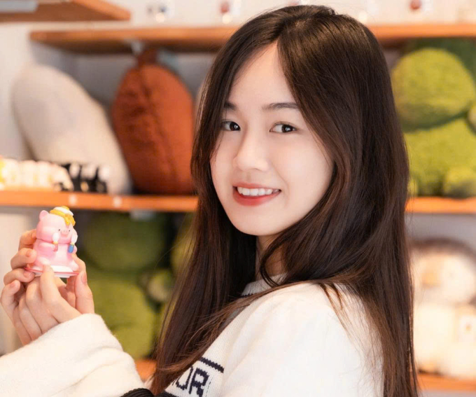 1752800459-z7-b4cbb0d5f-1631-5457-8305-6953-width680height567 Ba thủ khoa THPT toàn quốc được khen tài sắc vẹn toàn - 2