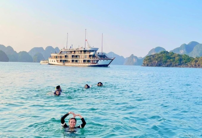 Gia đình Linh Chi từng nhiều lần trải nghiệm hải trình qua đêm trên vịnh.