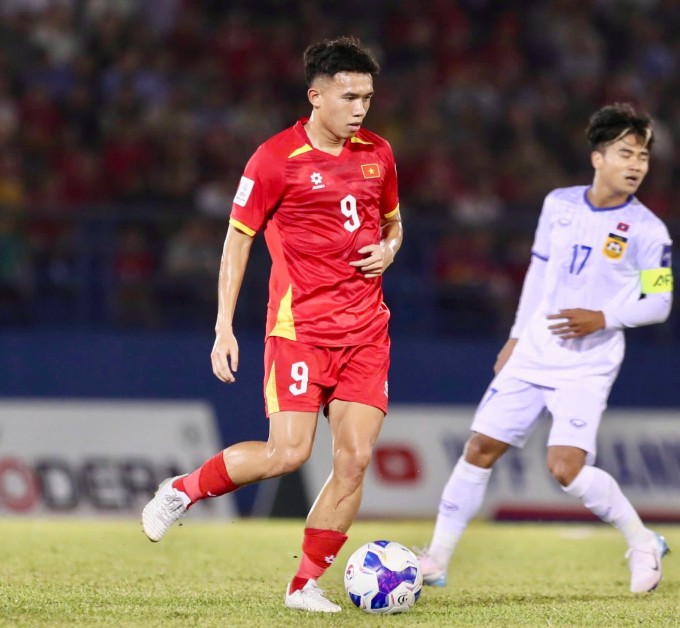 Minh Khoa khi ra mắt tuyển Việt Nam ở trận thắng 5-0 trước Lào hôm 25/3. Ảnh: Facebook Võ Hoàng Minh Khoa