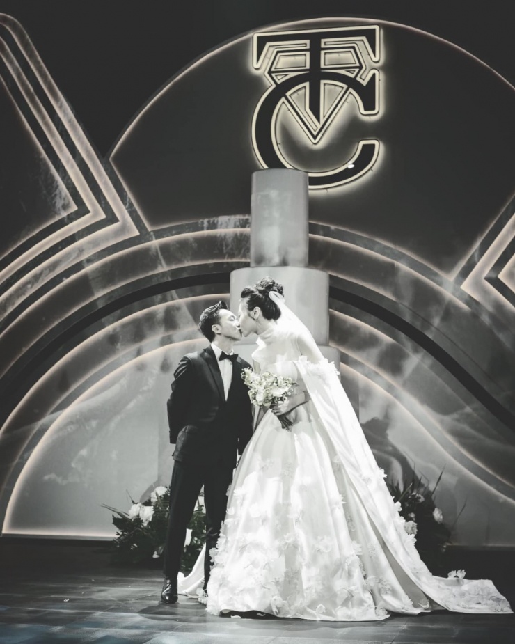 Cường Đôla và Đàm Thu Trang kỷ niệm 6 năm cưới - 8