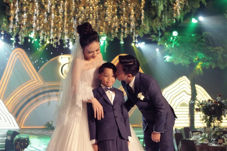 Cường Đôla và Đàm Thu Trang kỷ niệm 6 năm cưới - 4