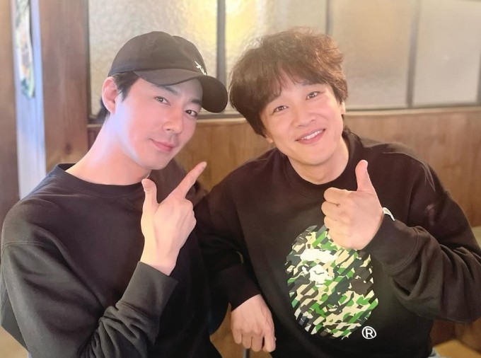 Hiện In Sung (trái) và bạn thân Cha Tae Hyun hợp sức mở công ty giải trí. Ảnh: Instagram Zoinsung_official