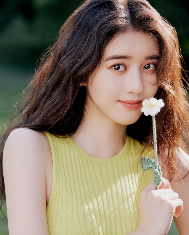 1753925822-ly-khai-hinh2-width1300height1618 Lý Khải Hinh đang là ngôi sao được o bế, nhưng sau lùm xùm, các nhà sản xuất không dám mời cô đóng phim.