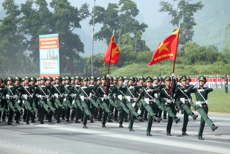 Quang Khải (đi đầu) tiếp tục giữ vị trí Khối trưởng trong nhiệm vụ A80. Ảnh: Nguyễn Minh - Công Hướng (Tiền Phong).