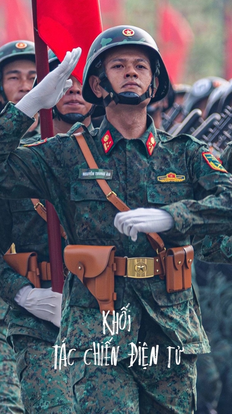 Khối trưởng Khối Nam sĩ quan tại A80 gây ấn tượng bởi thần thái và tác phong kỷ luật 1753929243 snaptik 2 1 width1126height2002