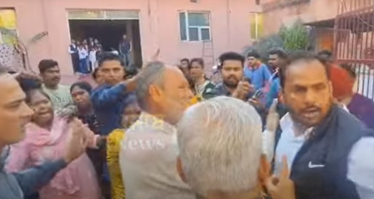 Gia đình cô dâu, chú rể lao vào ẩu đả dữ dội ngay trong đám cưới - 2