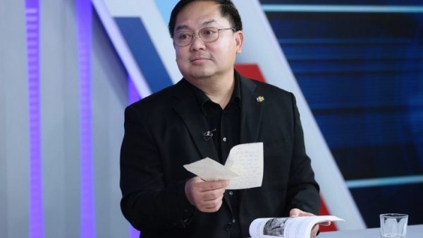 Tâm thư xúc động của con gái ông Hoàng Nam Tiến: "Sao ba không đợi con về..." 27 Tâm thư xúc động của con gái ông Hoàng Nam Tiến: "Sao ba không đợi con về..." 1754184832 hoang nam tien 1 3209 width1390height927