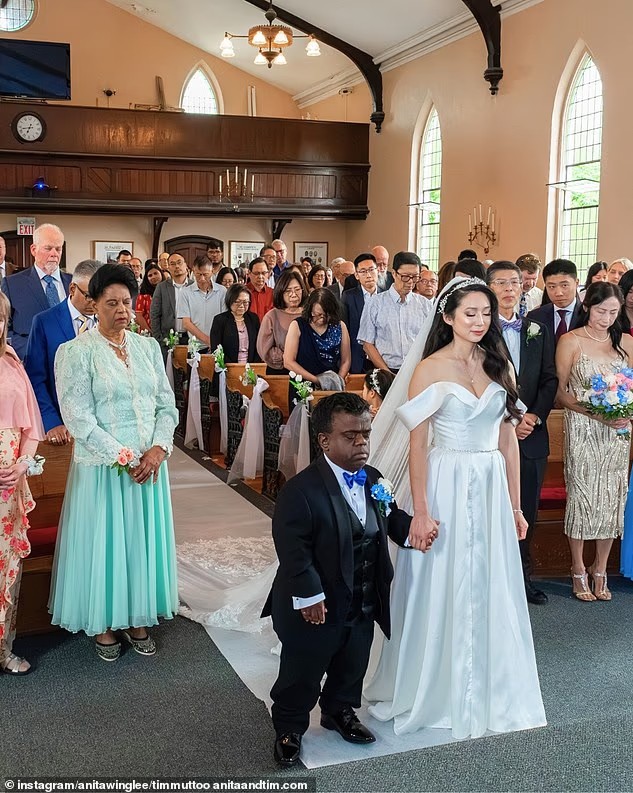 1754268378-1-13-3920-2998-4275-width633height793 Cặp vợ chồng tổ chức hôn lễ đầu năm nay. Ảnh: Instagram Anita