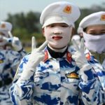 Nữ chiến sĩ bịt kín mặt giữa trời nắng tập diễu binh A80 1754486841 824 thumbnail width740height495 anh cat 3 2 auto cropjpg