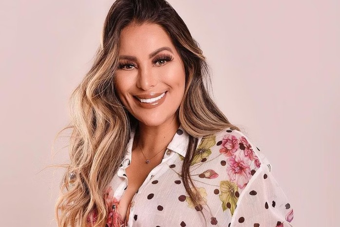 1754538468-f7e463a1796b4de08633e8118f851d4b-397-width698height466 Walkyria Santos nổi tiếng với nhiều ca khúc đình đám